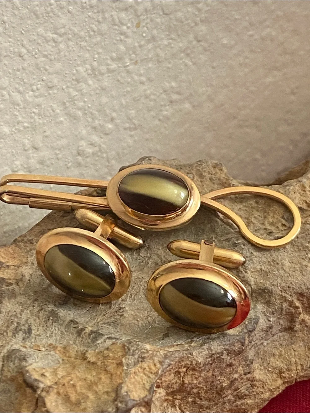 Vintage 70s Van Guard Natural Tigers Eye Cufflinks & Tie Clip
